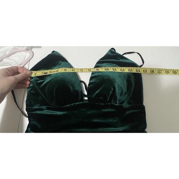 Windsor Woman’s Medium Green Plung Neck Velvet Maxi Dress Criss Cross Open Back - Picture 13 of 13